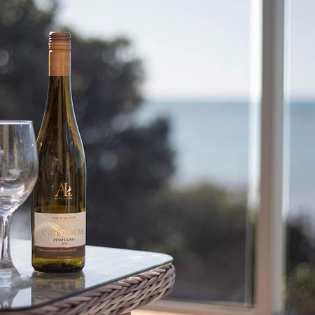 Beachfront Bliss On Wanaka Terrace Support Local Villa New Plymouth Eksteriør billede