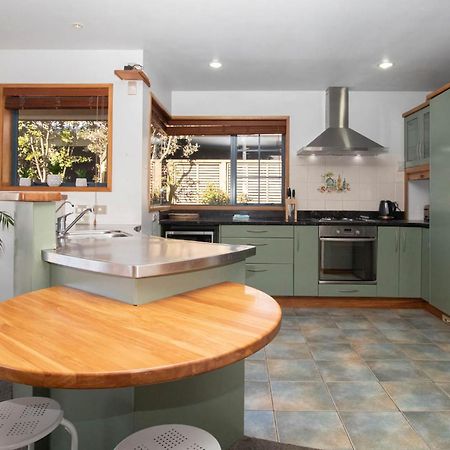 Beachfront Bliss On Wanaka Terrace Support Local Villa New Plymouth Eksteriør billede