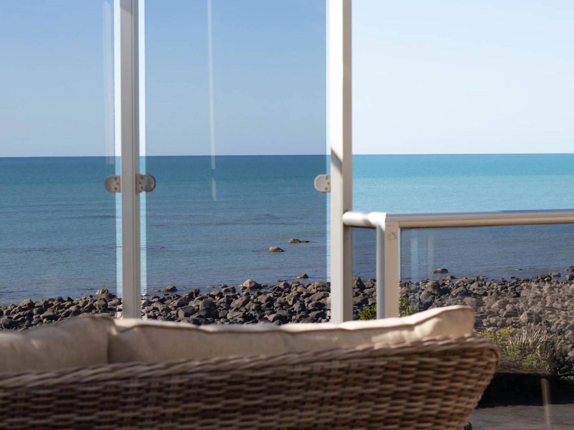 Beachfront Bliss On Wanaka Terrace Support Local Villa New Plymouth Eksteriør billede