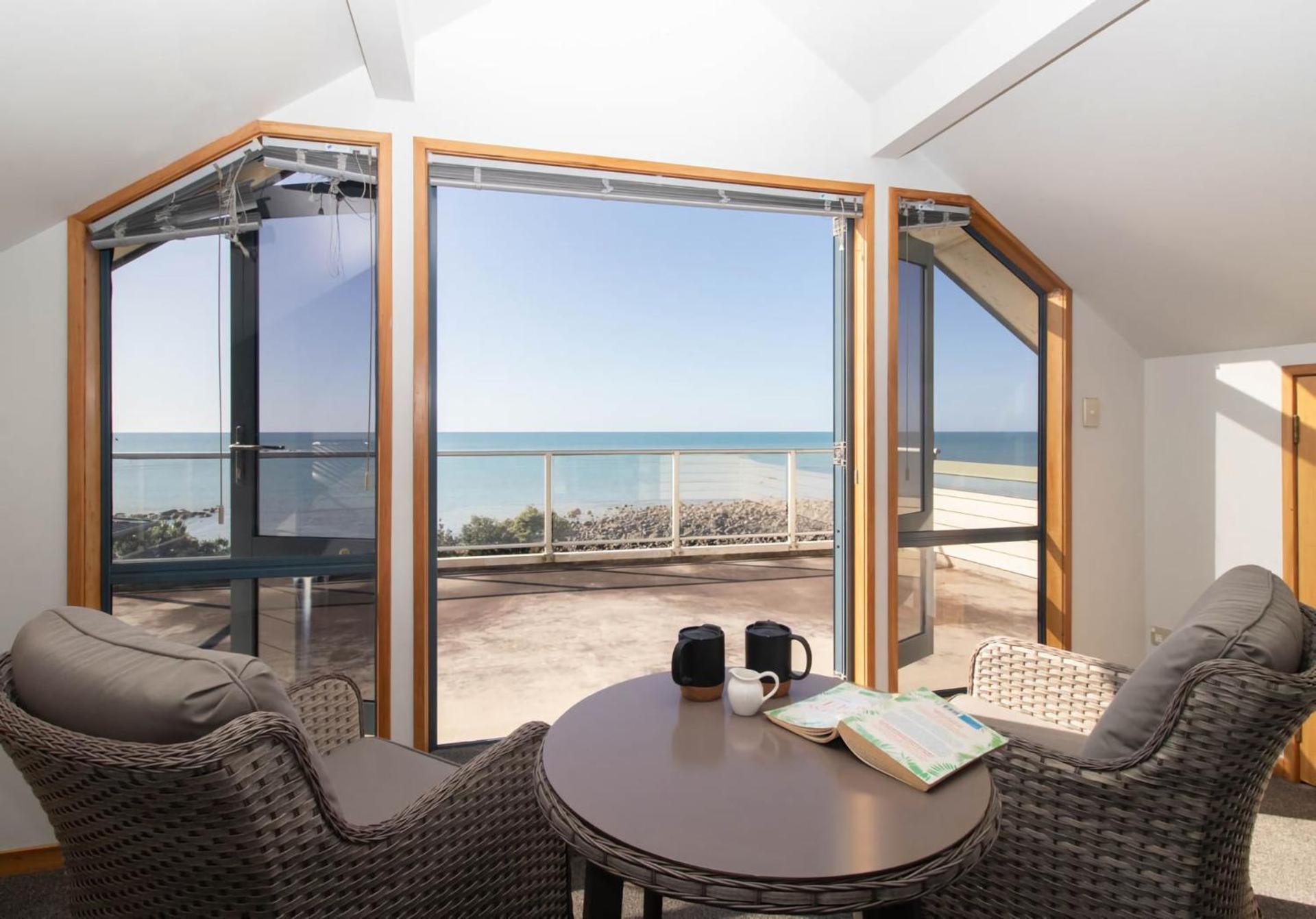Beachfront Bliss On Wanaka Terrace Support Local Villa New Plymouth Eksteriør billede