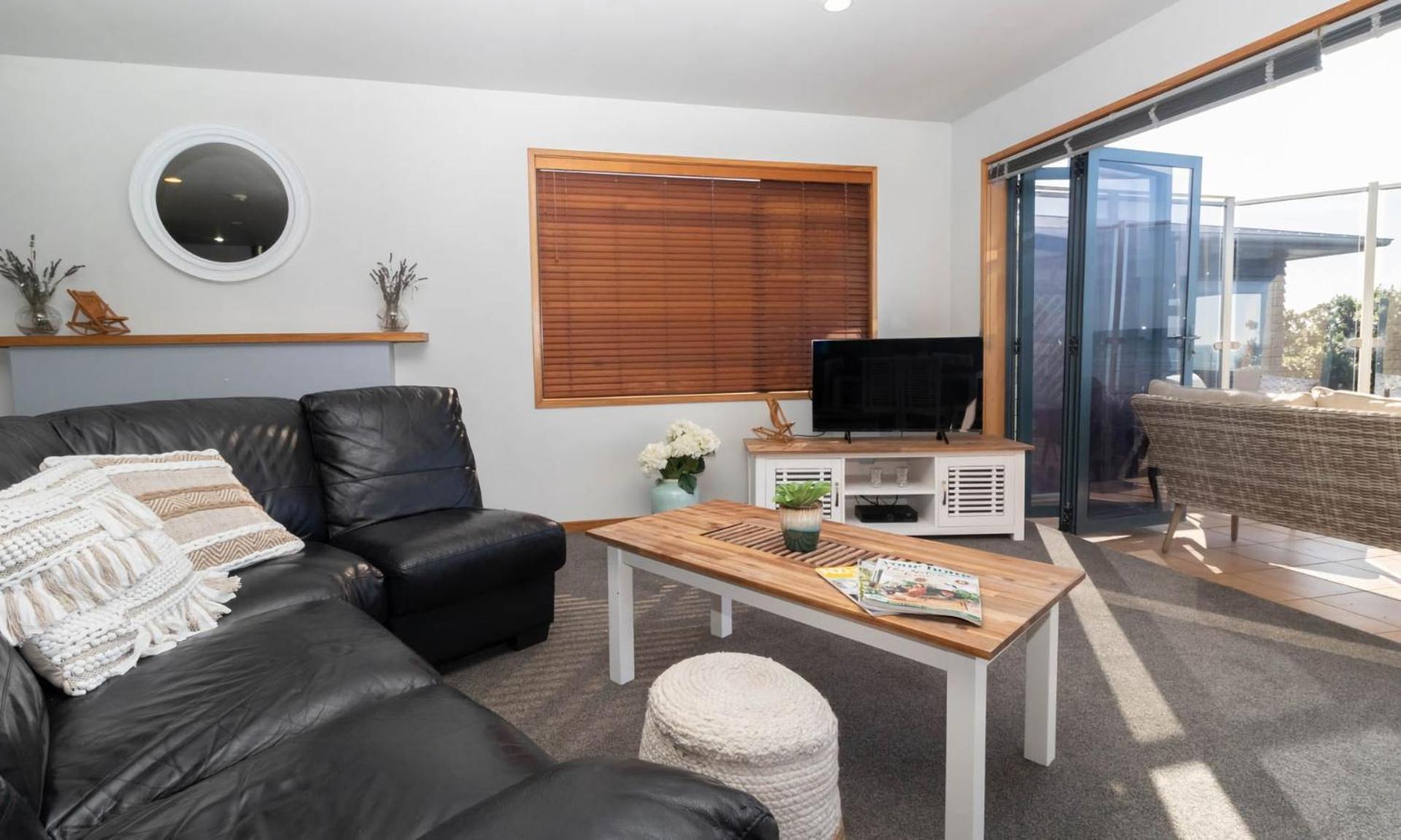 Beachfront Bliss On Wanaka Terrace Support Local Villa New Plymouth Eksteriør billede