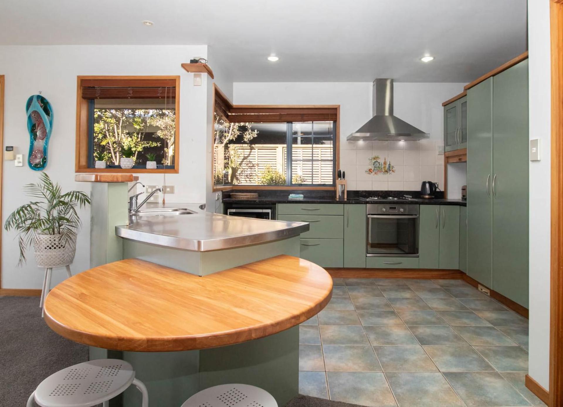 Beachfront Bliss On Wanaka Terrace Support Local Villa New Plymouth Eksteriør billede